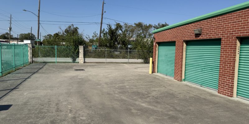 Curio Storage Drive up Storage units in humble Texas